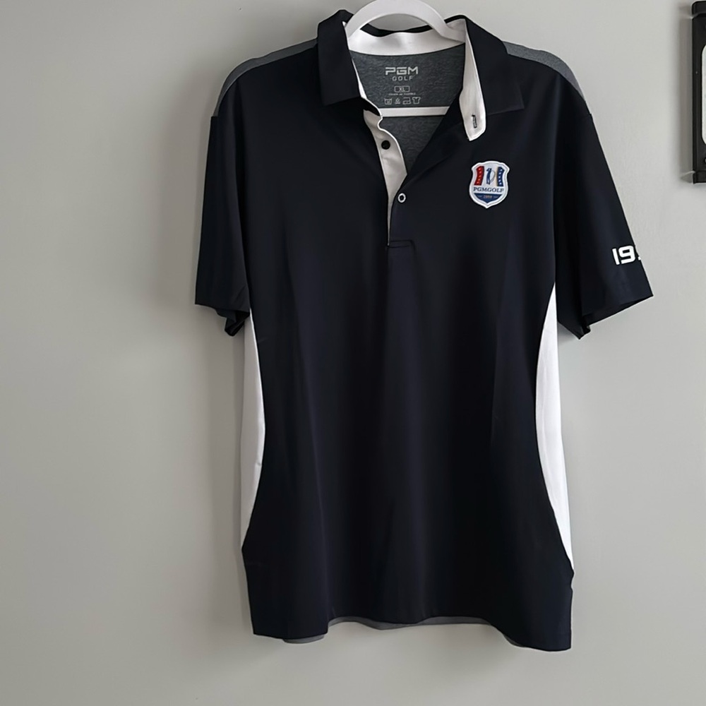 Men’s PGM short sleeve golf shirt. Size XL